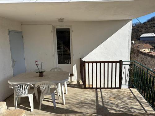 Saint-Rome-de-Cernon Apartment | Appartement Rez de Chaussée