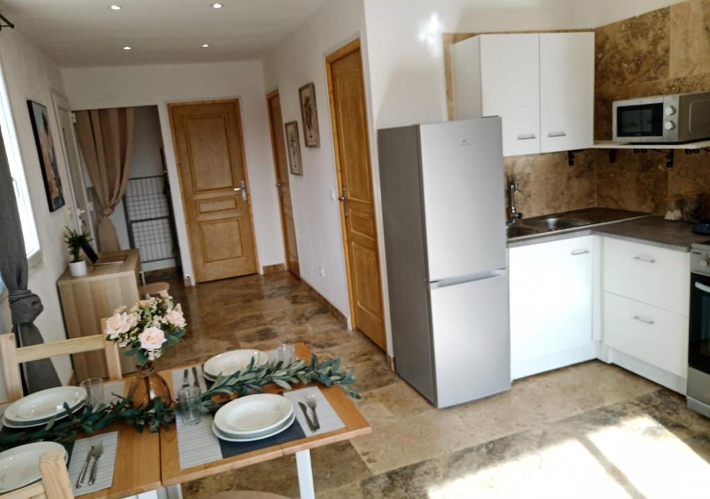 Saint-Nazaire Apartment | Appartement lumineux au cœur de la garrigue