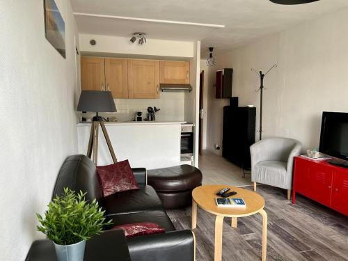 Courseulles-sur-Mer Apartment | Appartement renové au calme, 1 chambre, balcon, proche mer