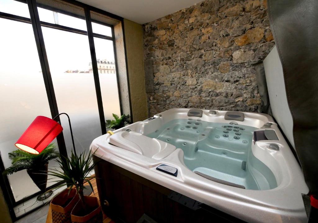 Secteur 2 Bed & Breakfast | Appartement spa privatif Grenoble At Home Spa