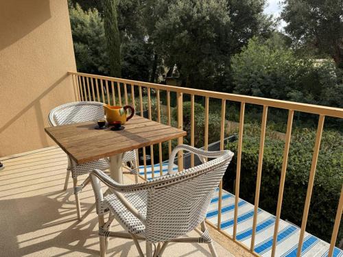 Cavalaire-sur-Mer Apartment | Appartement T2 climatisé avec balcon, WiFi et parking près du centre de Cavalaire-sur-Mer - FR-1-100-180