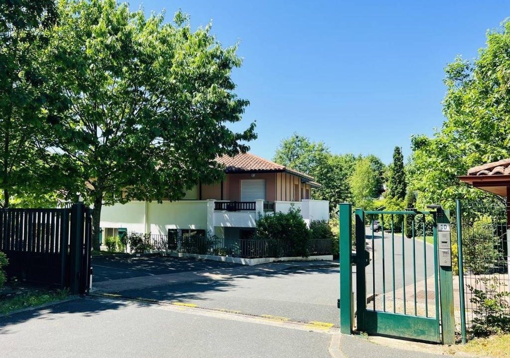 Cambo-les-Bains Apartment | Appartement T2 moderne avec terrasse, parking et accès internet - Cambo-les-Bains - FR-1-495-33