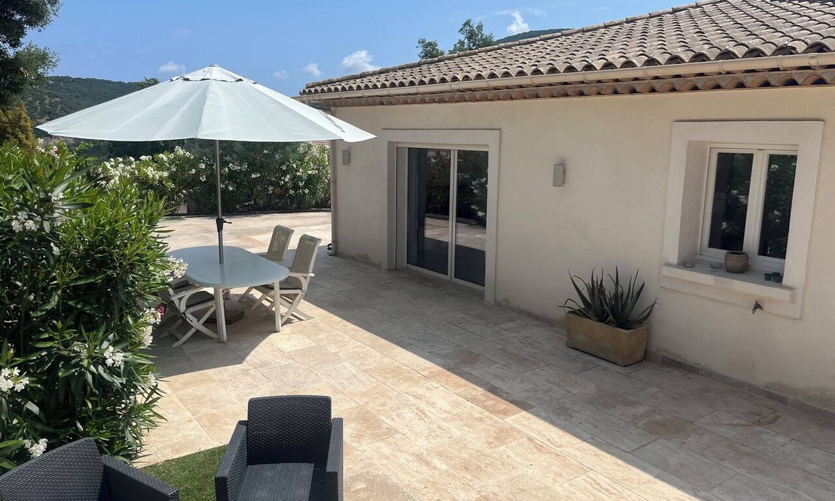 Sainte-Maxime Apartment | Appartement vue sur les Collines à 10 min de la mer