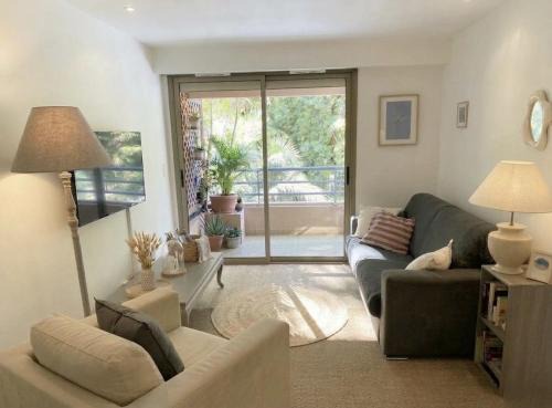 Les Baumettes Apartment | Appartement with Terrace near Beach & City Center