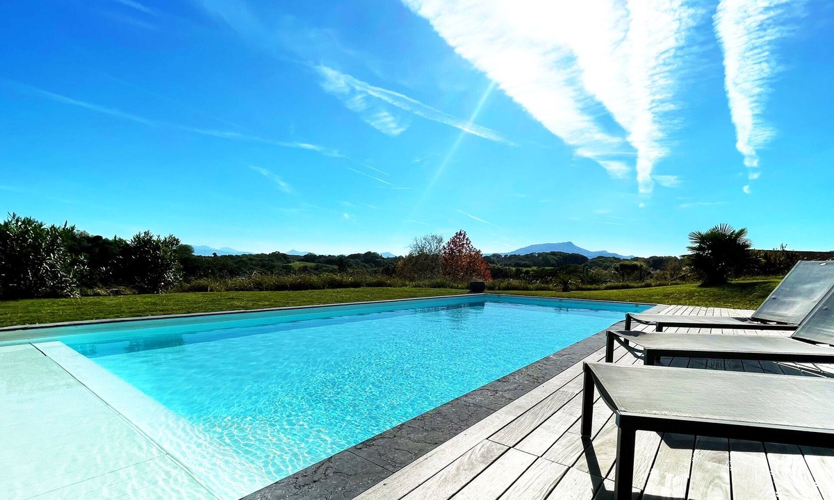 Ahetze House | Architect-designed villa with exceptional mountain view near Biarritz Saint-jean-de-luz