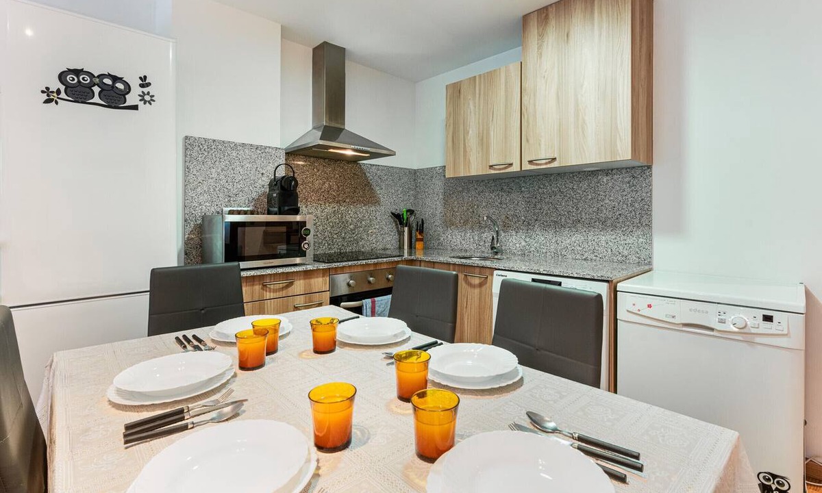 Arinsal Apartment | Arinsal: 6 Pers Apartment, 2 Bedrooms, Parking Included
