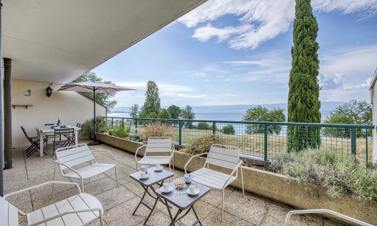 Anthy-sur-Leman Apartment | Art apartment on Lake Geneva