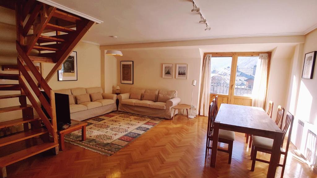 Biescas Apartment | Atico duplex Urb La Viña en Biescas