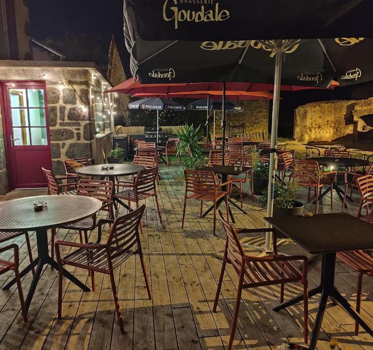 Saint-Chamant Hostel | Auberge des Volcans