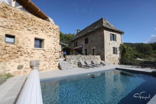 Latouille-Lentillac House | Aubié modern barn swimming pool and AC