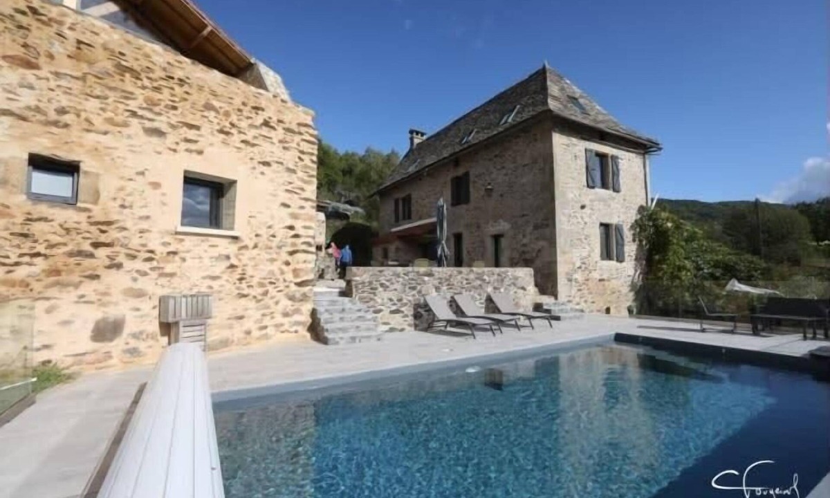 Latouille-Lentillac House | Aubié, modern barn, swimming pool and AC
