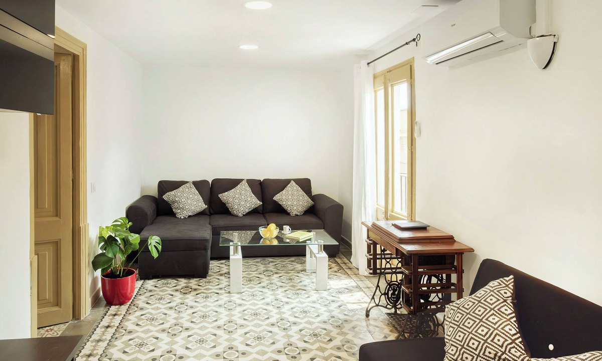 Ciutat Vella Apartment | Authentic Catalan Charm: Spacious 3-Bedroom Home on Las Ramblas