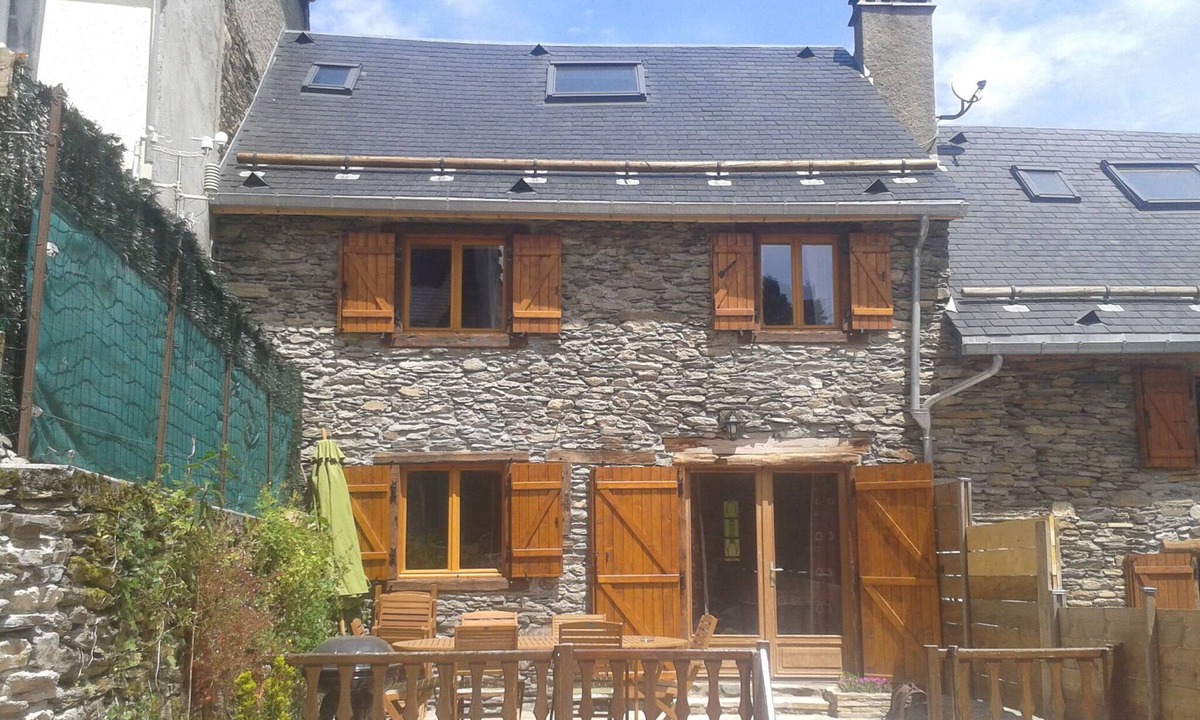 Antignac House | Authentique Chalet Grange Classe 3, Jardin Clôture, A 5 MN DU Centre DE Luchon
