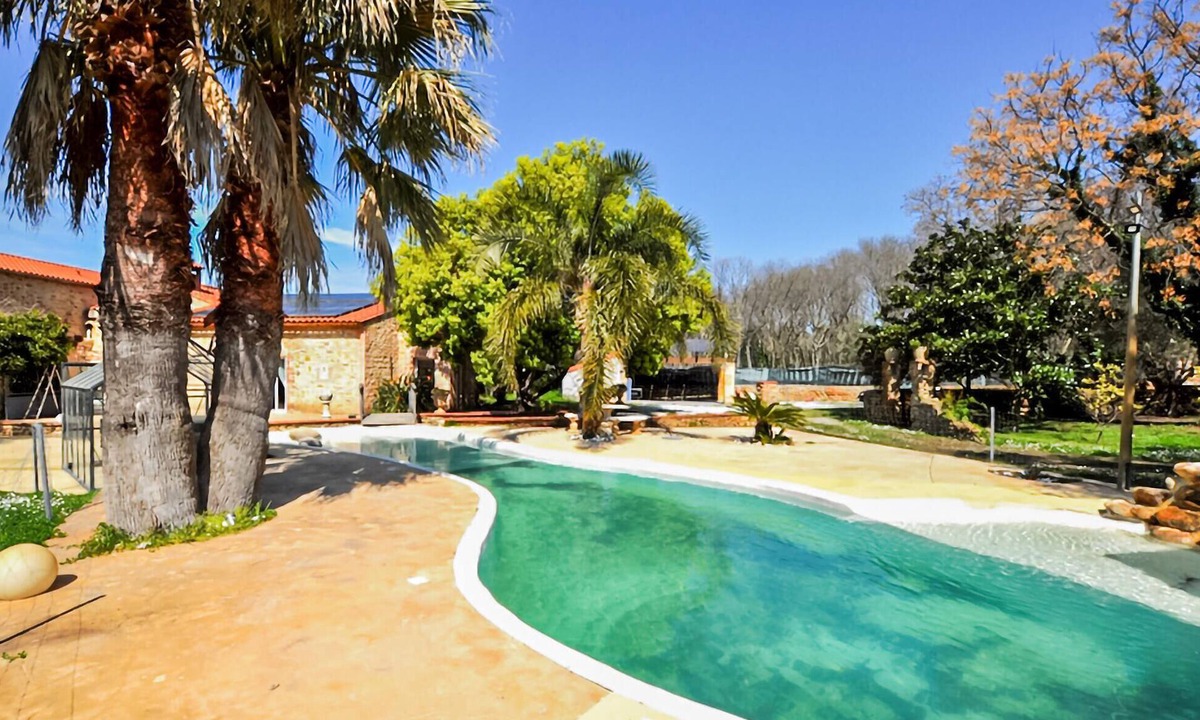Laroque-des-Alberes House | Authentique maison piscine