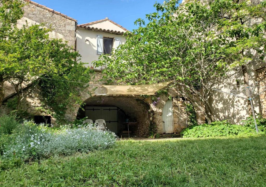 La Tour-Sur-Orb Hostel | Aux Mimosas