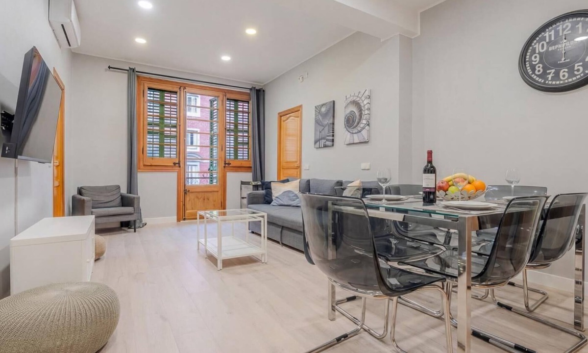 La Sagrada Familia Apartment | Avenida Gaudi Barcelona