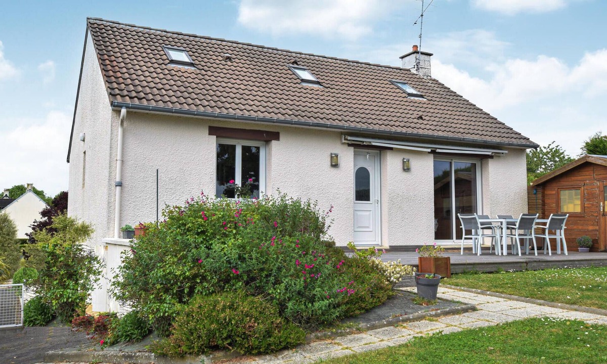 Marcey-les-Greves House | Awesome home in Marcey-les-Grèves with WiFi