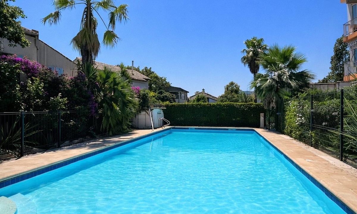 Mandelieu-la-Napoule Beach Apartment | Azur Pool Sea and Sun – Pool, Beach, Golf & Private Parking on the Côte d'Azur