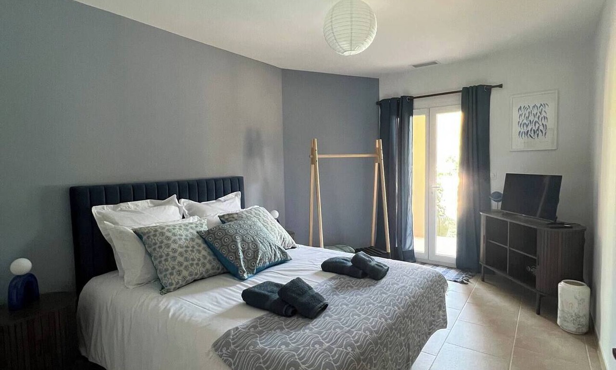Villelongue-dels-Monts Bed & Breakfast | AZUR SUITE with pool view and terrace