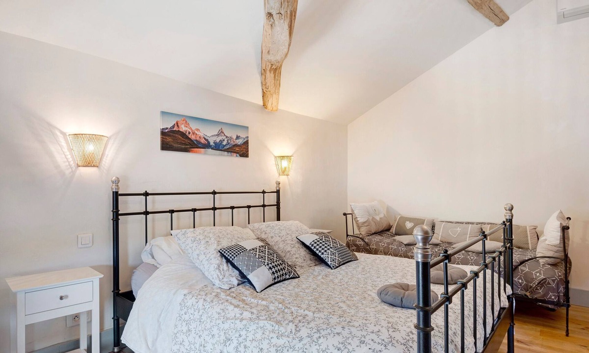 Montgaillard-de-Salies Bed & Breakfast | Baladous - Salat Guest Room with Shared Terrace, Wi-Fi and Air Conditioning