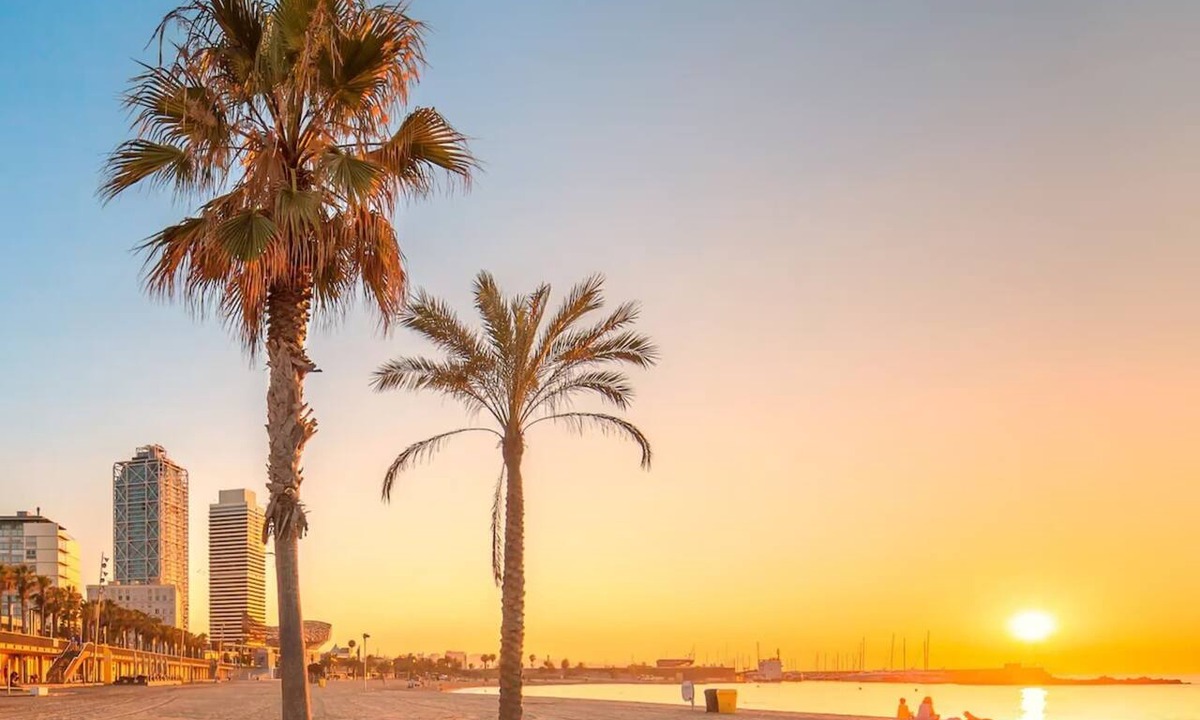 Barceloneta Apartment | Barcelona Beach Home: Historic house with rooftop terrace 1 min from the beach!
