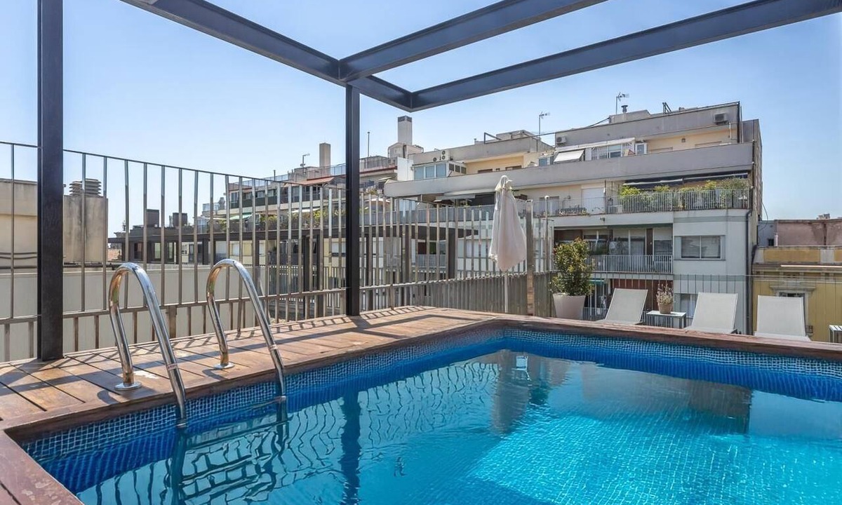 el Fort Pienc Apartment | Barcelona Gothic Quarter Pool Apartment for 8