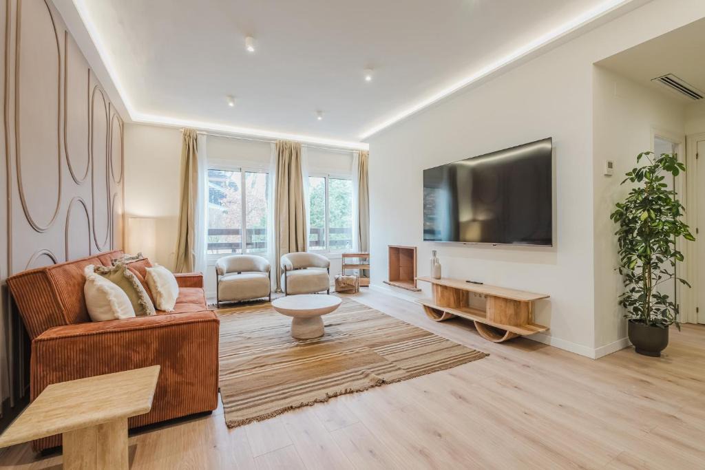 La Maternitat i Sant Ramon Apartment | Barcelona Stadium Luxury Apartment