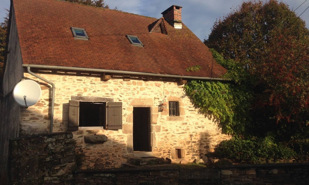Saint-Saud-Lacoussiere Cottage | Beautiful Renovated 18th Century Cottage