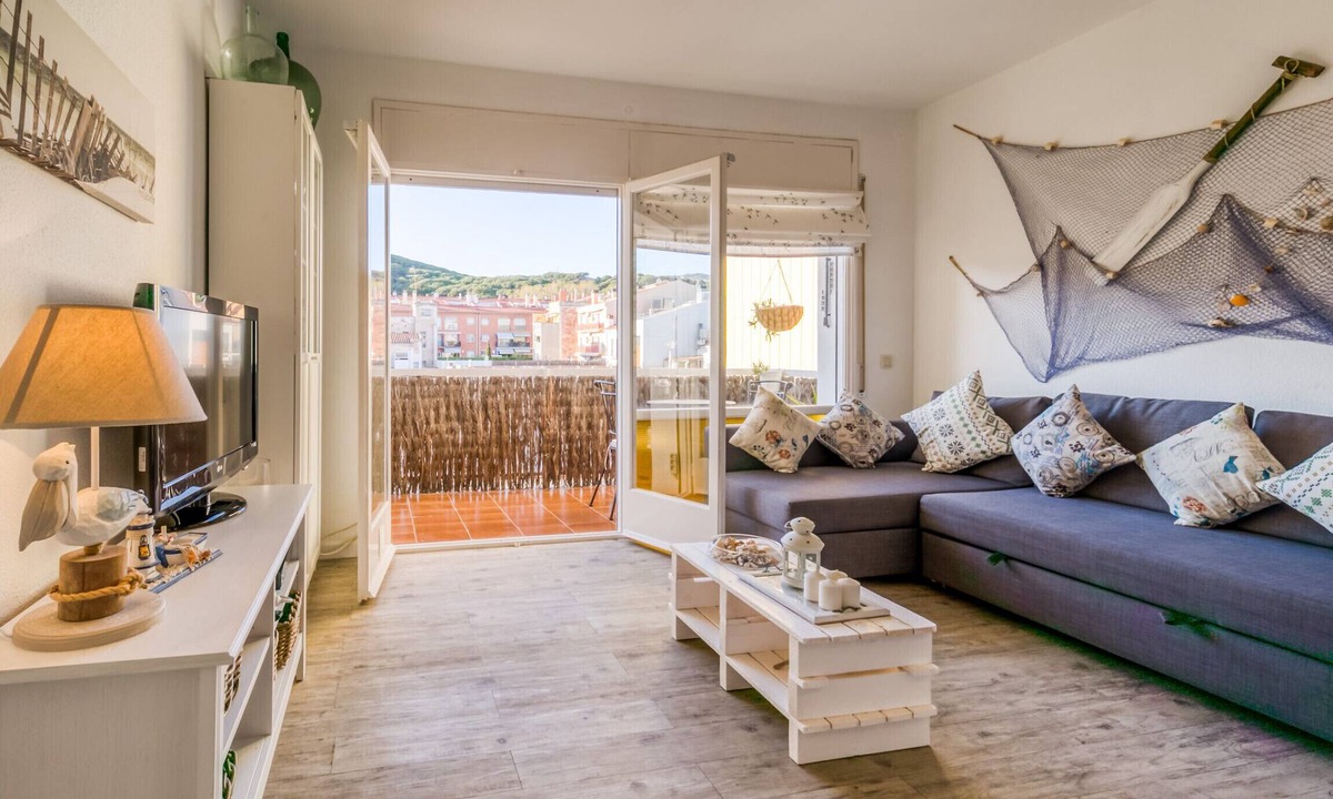Calella Apartment | Beautiful apartment in Calella 5 minutes from the beach. Close to shops and restaurants. Free WIFI. Vivalidays Ilaria.