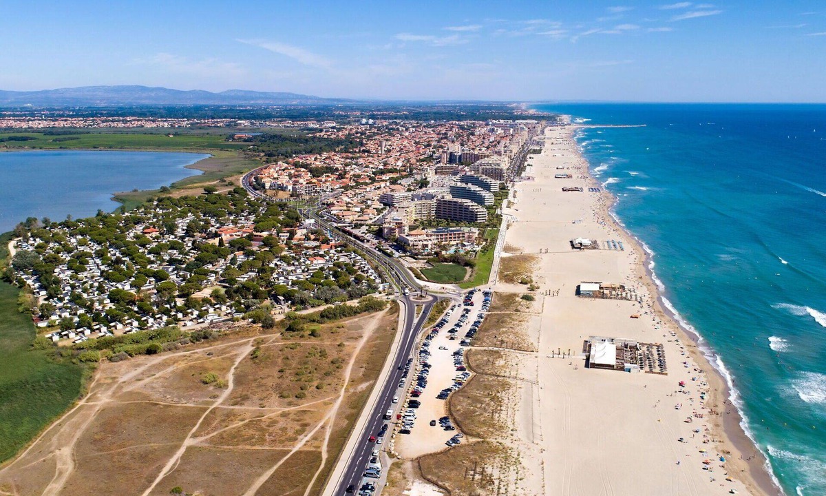 Le Grand Large Apartment | Beautiful apartment for 5 guests with WIFI, TV, balcony, pets allowed and parking