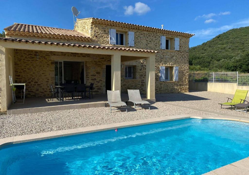 Saint-Laurent-de-Carnols Villa | Beautiful villa with private pool in Gard