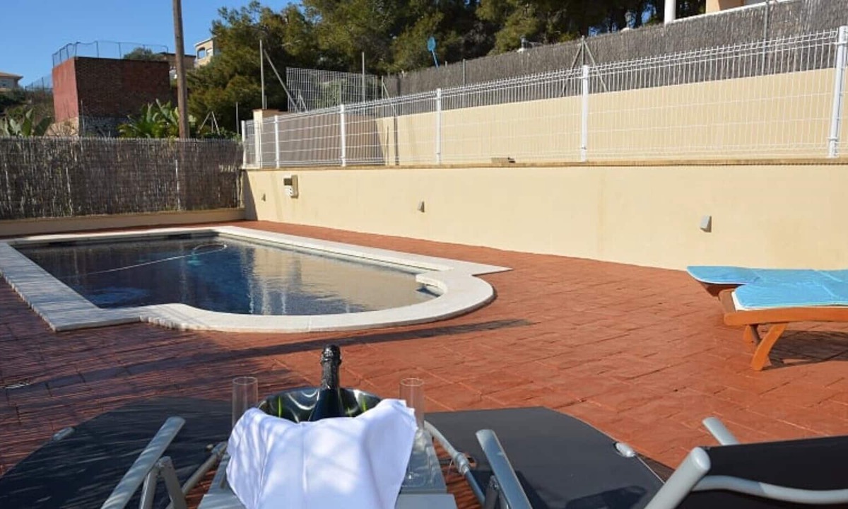 Segur de Calafell Ski Chalet | Beautiful independent house with pool and garden