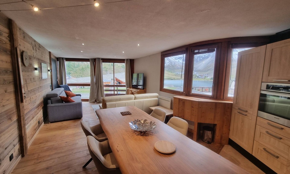 Tignes Apartment | Beautiful renovated apartment, 12 people, piste side