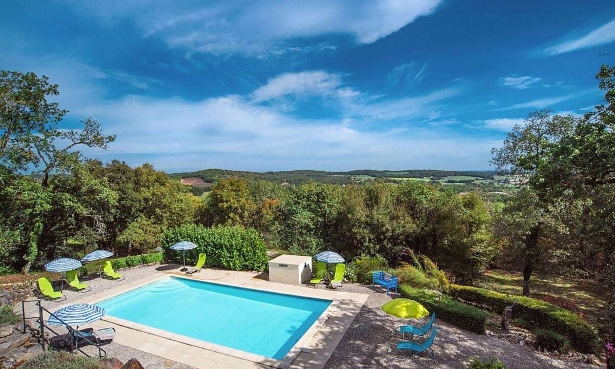 Martel Villa | Beautifully Finished House, Modern Interiors, Private Heated Pool & Fabulous Location near Martel!
