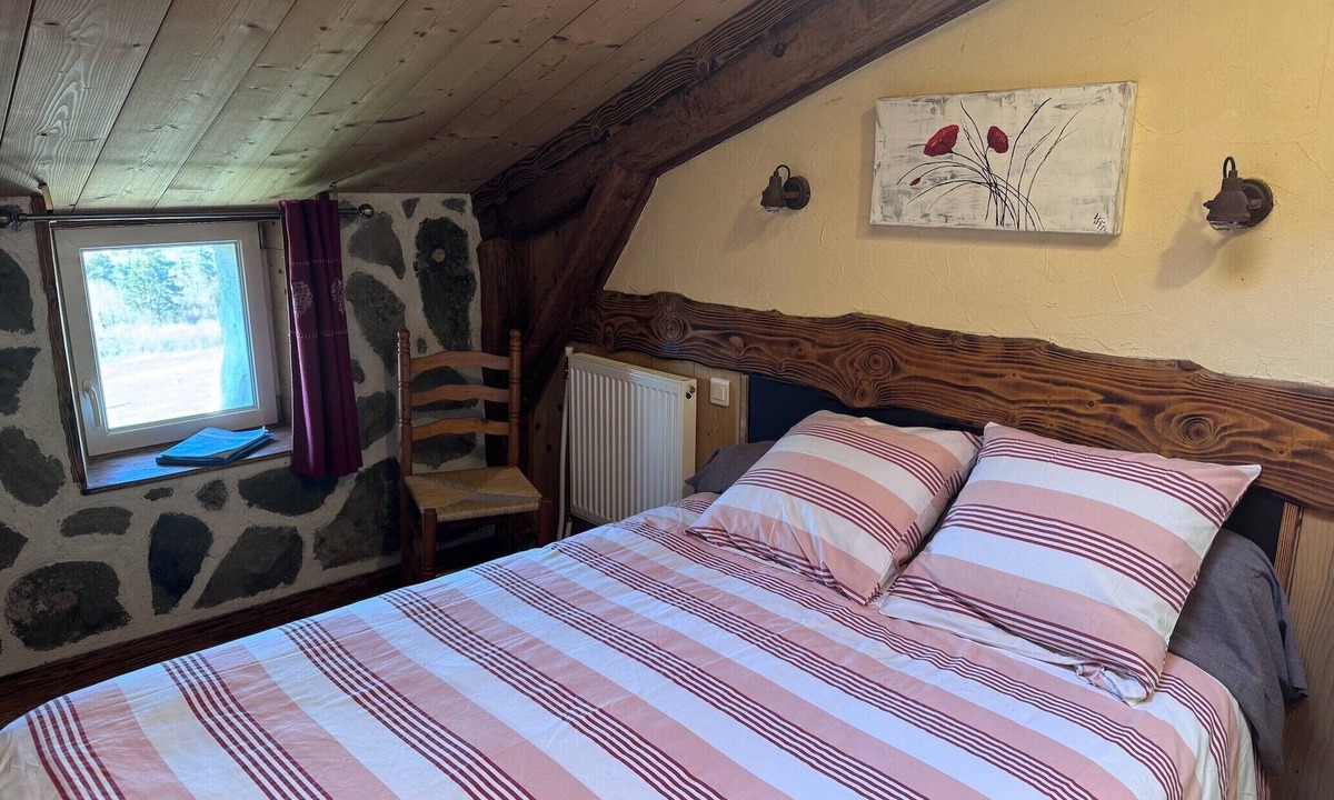 Lafarre Bed & Breakfast | Bed and Breakfast 'Chambre Les Amoureux' with Mountain View, Shared Garden and Wi-Fi