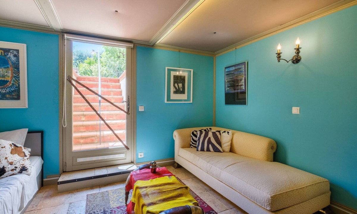 Menton Bed & Breakfast | Bed and Breakfast 'Cocteau' with Shared Terrace, Wi-Fi and Air Conditioning