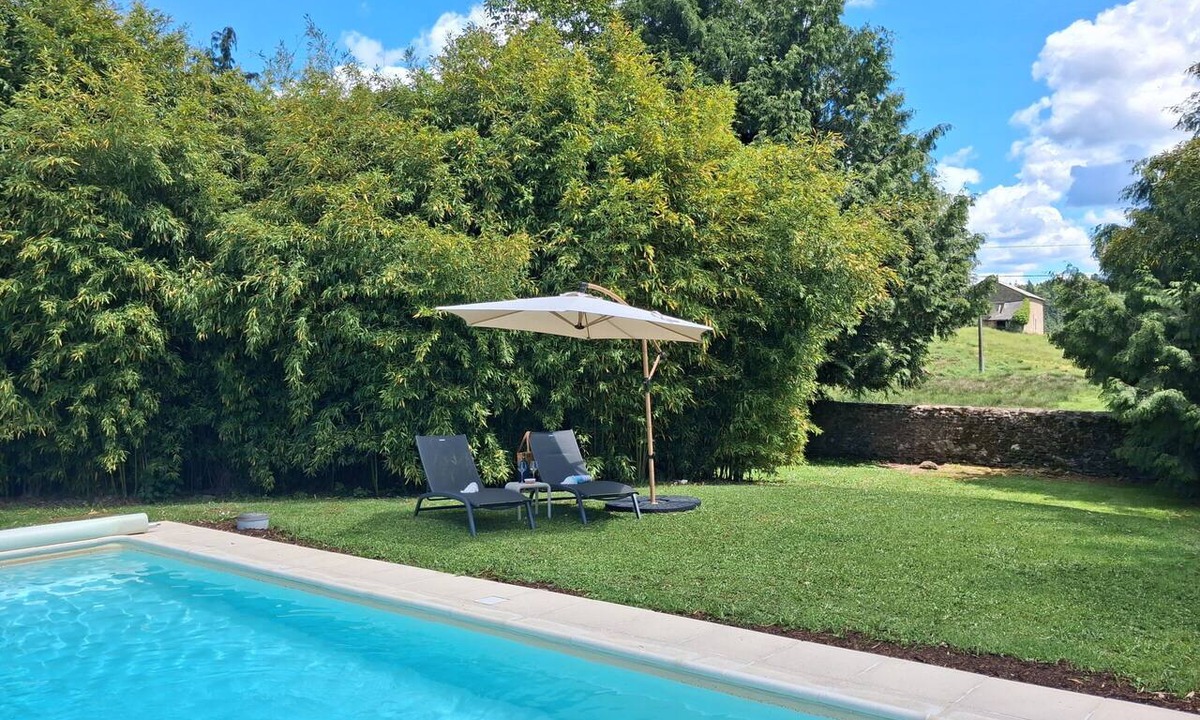 Moissannes Bed & Breakfast | Bed and Breakfast 'La Chambre Des Libellules' with Shared Pool, Private Terrace and Wi-Fi