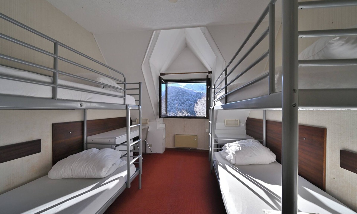 Garin House | Bed and Breakfast 'La Moraine N°8 - Chambre 4 Pers' with Mountain View, Terrace and Garden