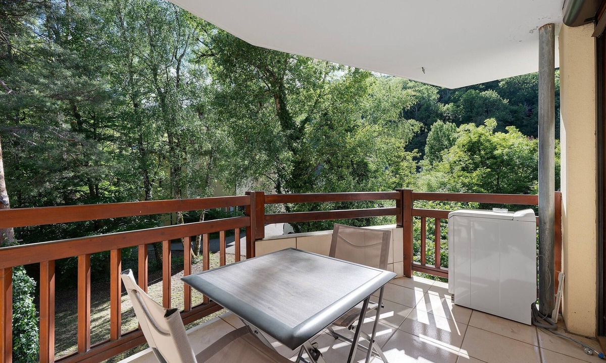 Aigueblanche Apartment | “Bel Appartement Au Calme” with Balcony and Wi-Fi