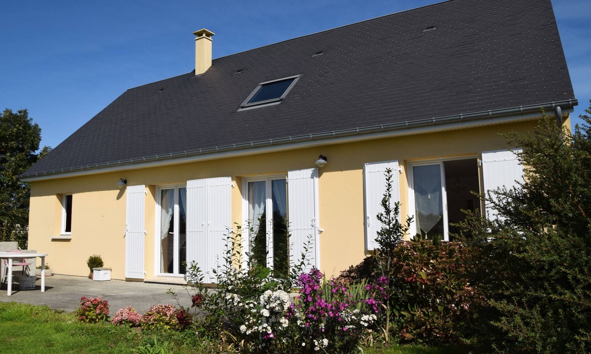 Sainte-Honorine-des-Pertes House | " Between Earth and sea"