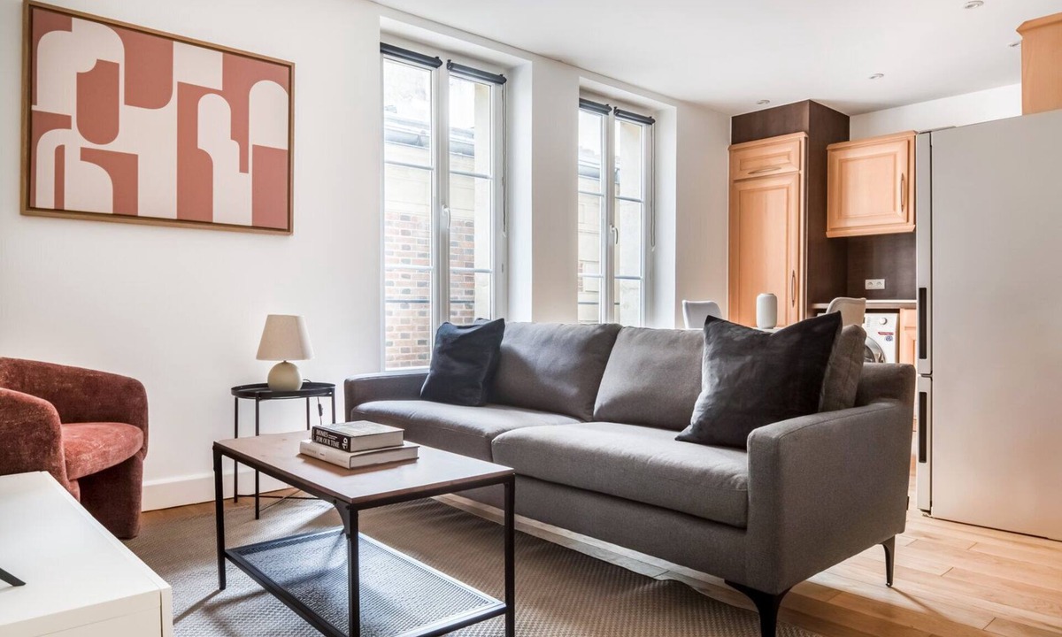 Chaillot Apartment | Blueground | Arc de Triomphe, nr Champs Elysées