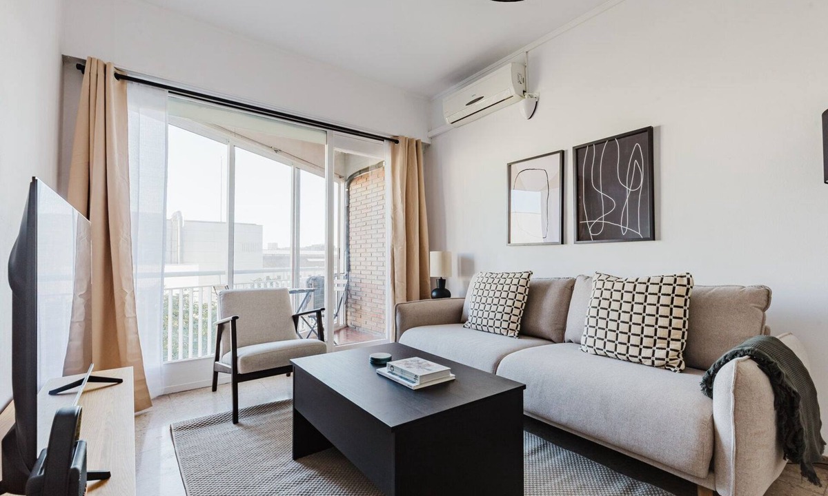 el Fort Pienc Apartment | Blueground | El Fort Pienc, AC, balcony, nr Sagrada Família