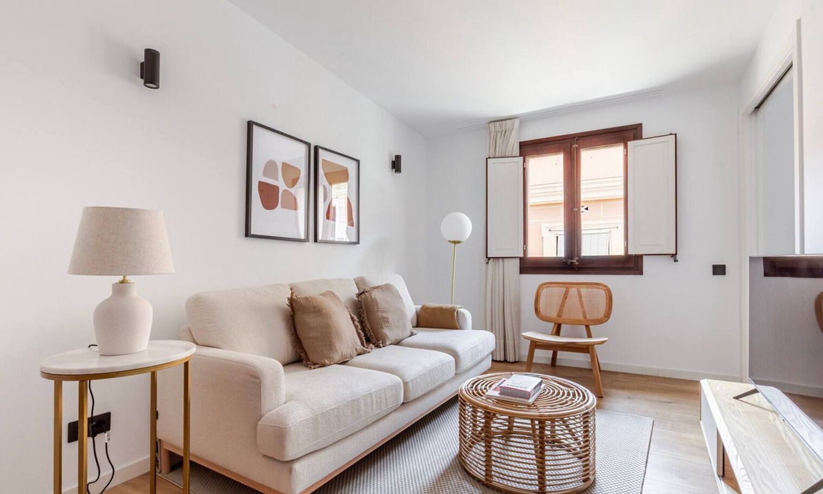 El Raval Apartment | Blueground | El Raval, city view, nr Plaza Catalunya