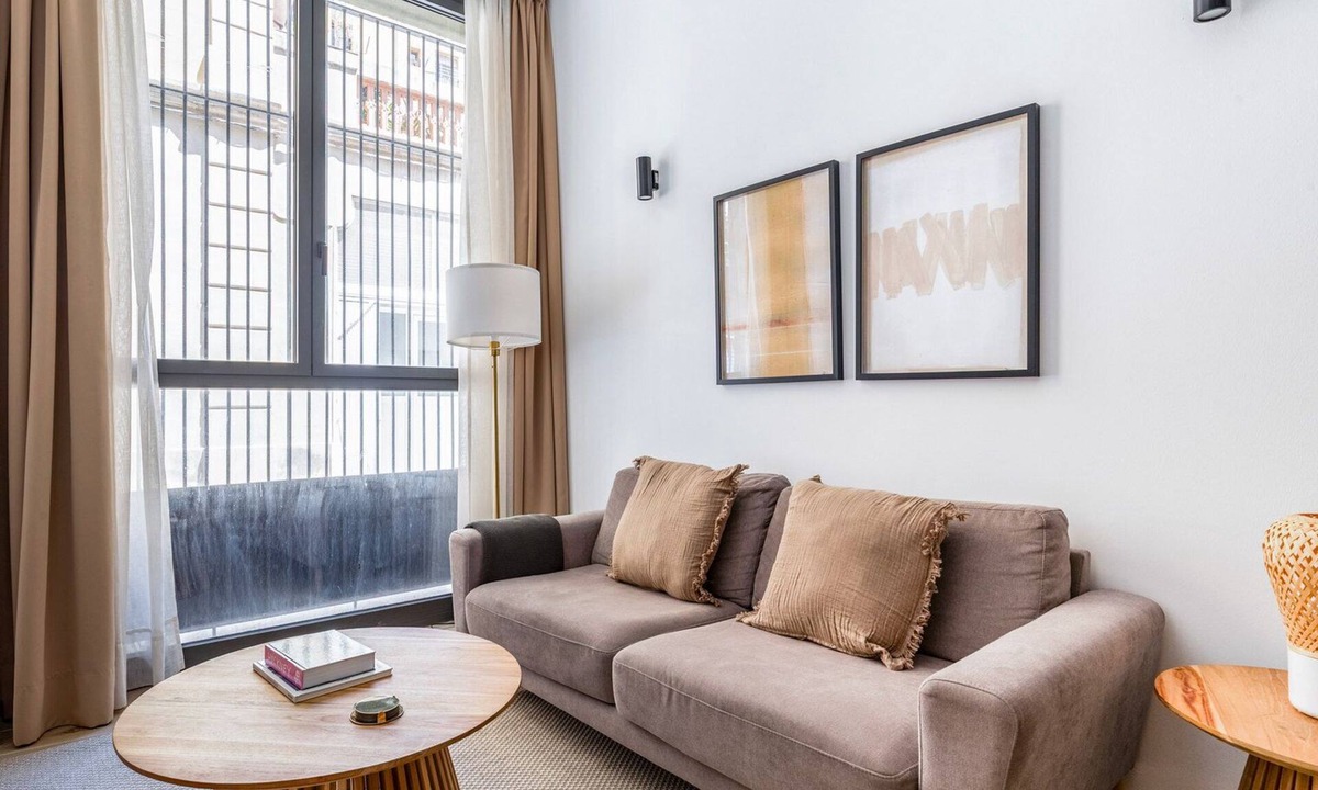 El Raval Apartment | Blueground | El Raval, city view, nr Plaza Catalunya