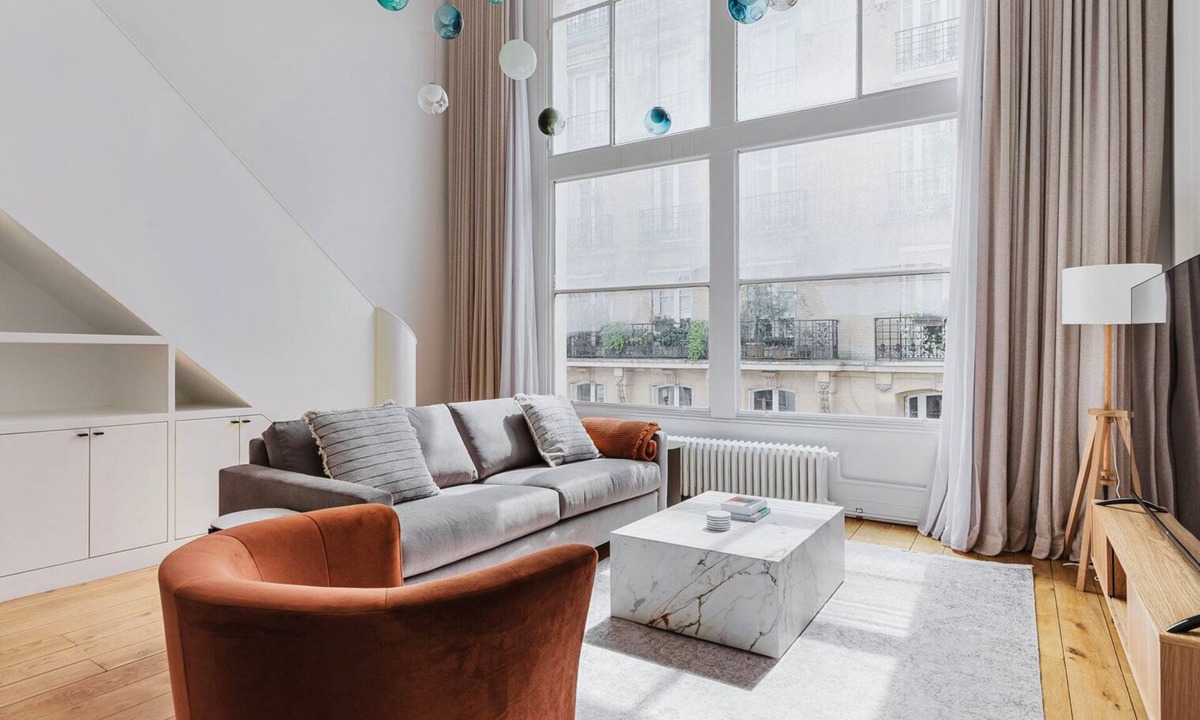 Saint-Thomas-d'Aquin Apartment | Blueground | Invalides, furnished & equipped