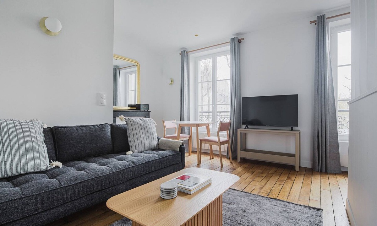 5th Arrondissement Apartment | Blueground | Jardin, elevator & w/d, nr Panthéon