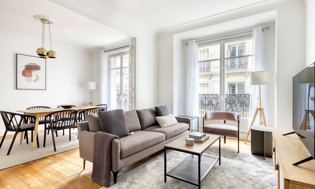 Quartier de Rochechouart Apartment | Blueground | Rochechouart, nr Rue de Martyrs