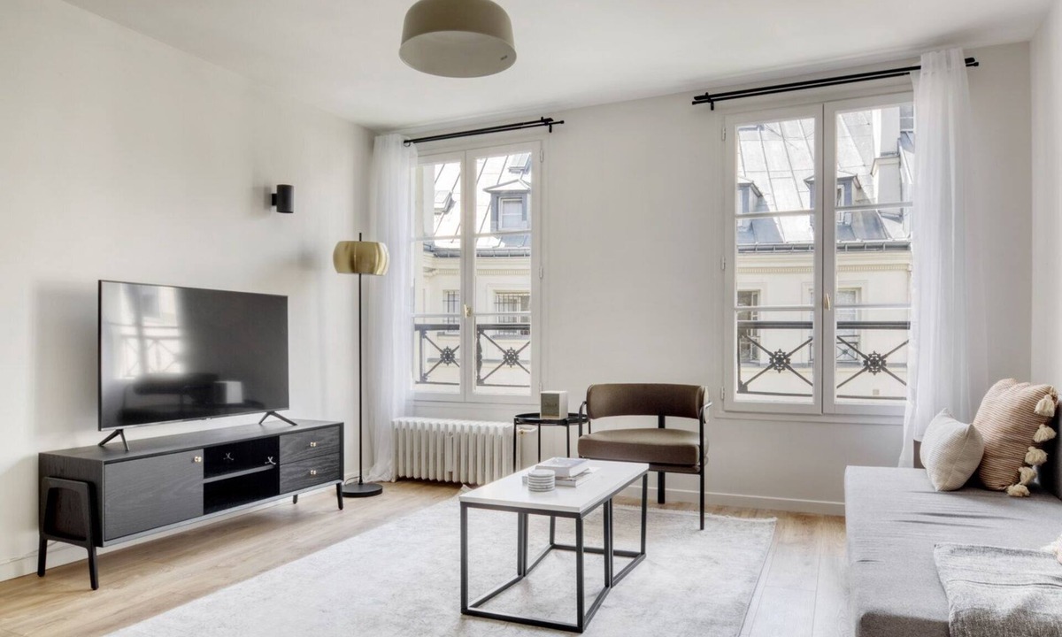 Chaussee-d'Antin Apartment | Blueground | Saint Lazare, elevator, near opera