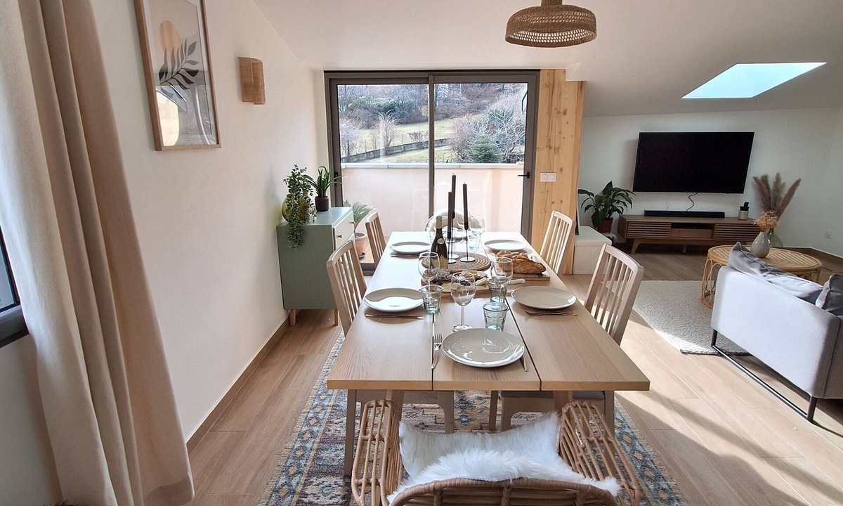 Saint-Jean-de-Maurienne Apartment | Boêmia ~ Apartment in the heart of the mountains. Pet friendly