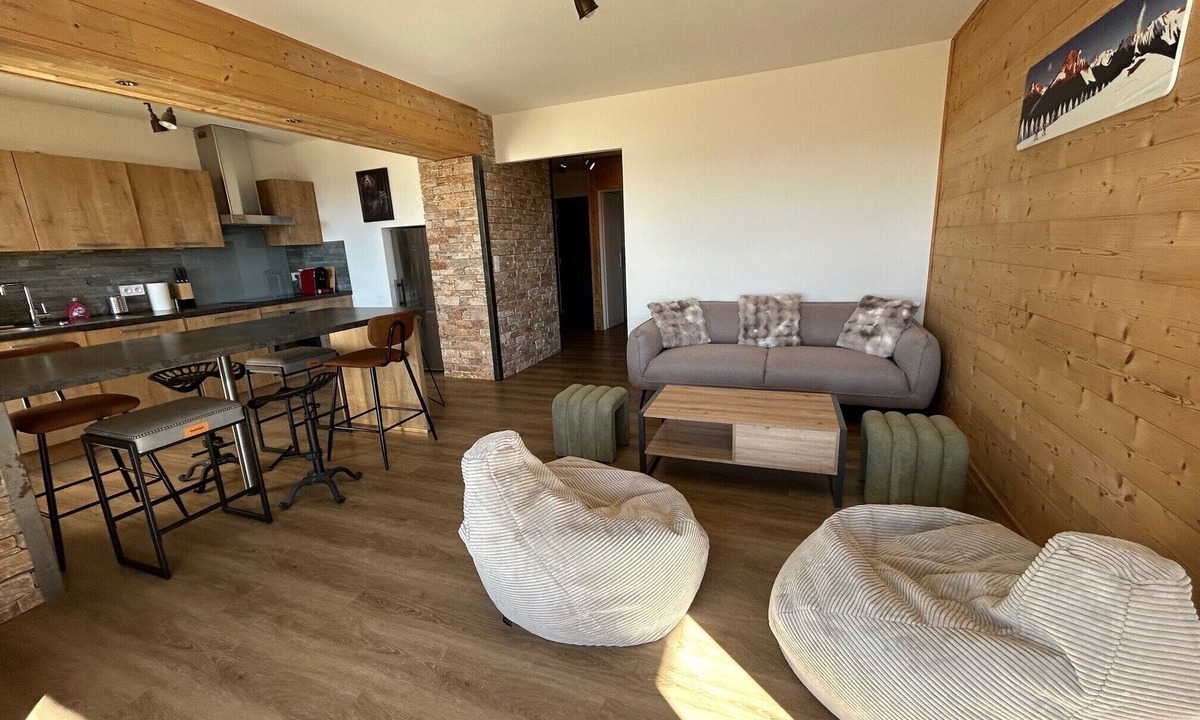 Font-Romeu-Odeillo-Via Apartment | Breathtaking view of the Pyrenees, close to all amenities, family-friendly.